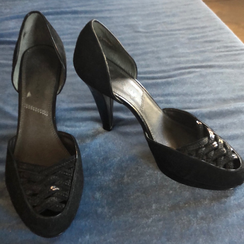 Tahari Heidi Heels Size 7.5